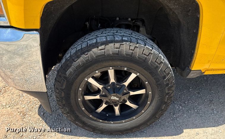 image for item EU2083 2018 Chevrolet Silverado 3500HD utility bed pickup truck