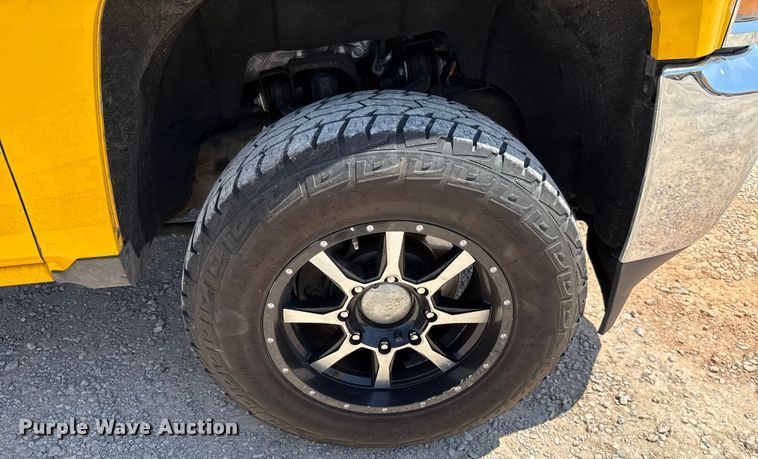 image for item EU2083 2018 Chevrolet Silverado 3500HD utility bed pickup truck