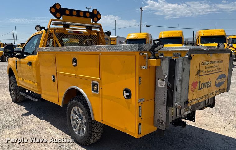 image for item EU2084 2020 Ford F350 Super Duty  utility bed pickup truck