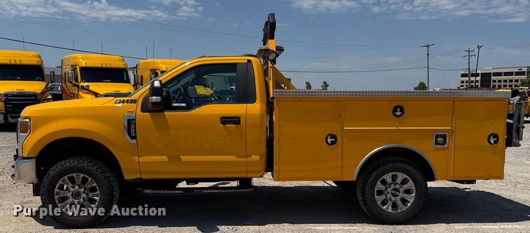 image for item EU2084 2020 Ford F350 Super Duty  utility bed pickup truck