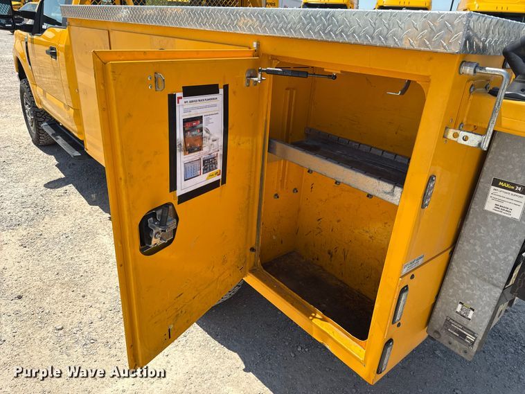 image for item EU2084 2020 Ford F350 Super Duty  utility bed pickup truck