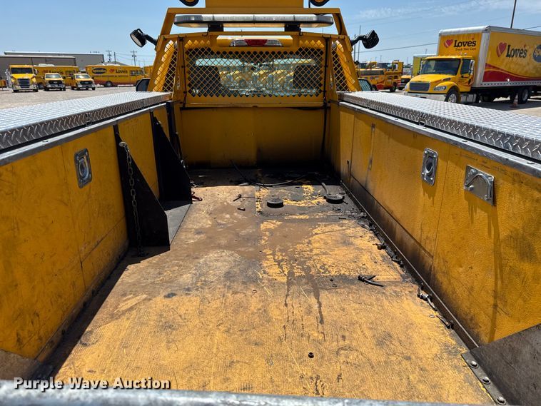 image for item EU2084 2020 Ford F350 Super Duty  utility bed pickup truck