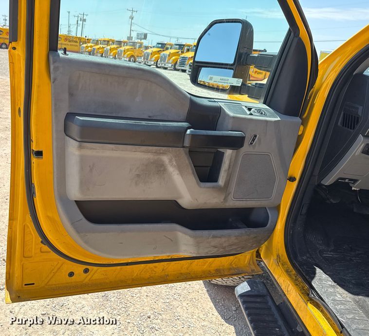 image for item EU2084 2020 Ford F350 Super Duty  utility bed pickup truck