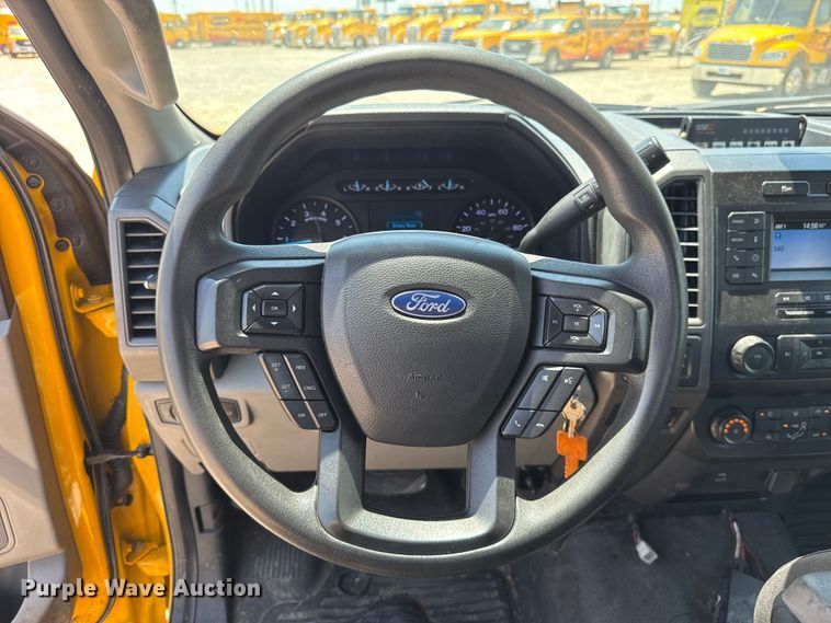 image for item EU2084 2020 Ford F350 Super Duty  utility bed pickup truck