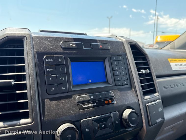 image for item EU2084 2020 Ford F350 Super Duty  utility bed pickup truck