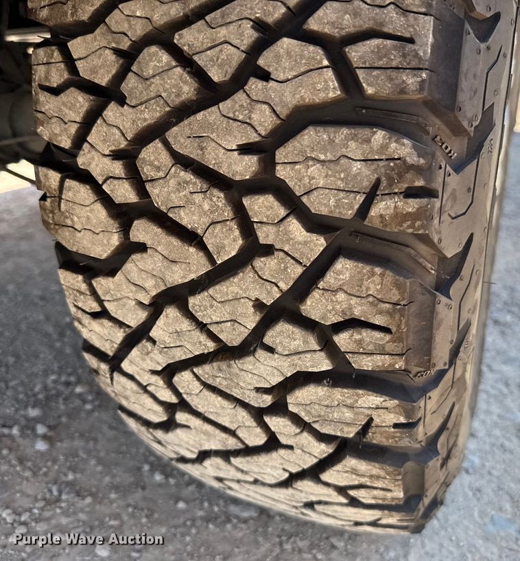 image for item EU2084 2020 Ford F350 Super Duty  utility bed pickup truck