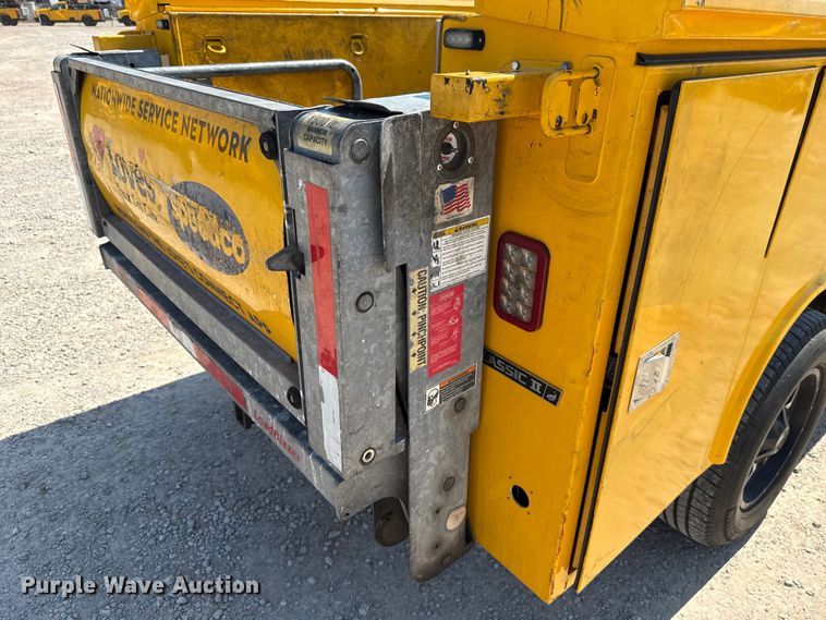 image for item EU2086 2018 Chevrolet Silverado 3500HD utility bed pickup truck