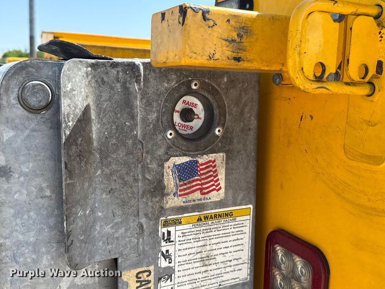 image for item EU2086 2018 Chevrolet Silverado 3500HD utility bed pickup truck