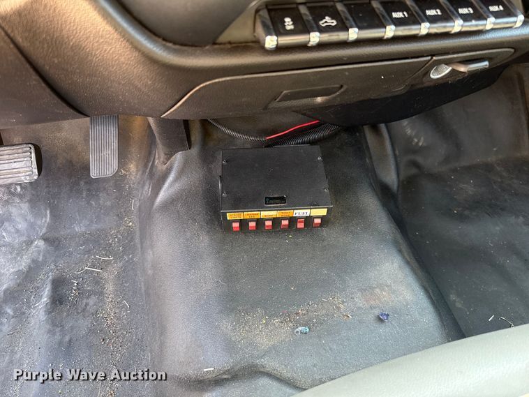 image for item EU2086 2018 Chevrolet Silverado 3500HD utility bed pickup truck