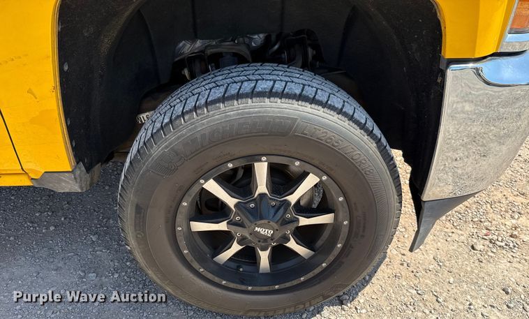 image for item EU2086 2018 Chevrolet Silverado 3500HD utility bed pickup truck