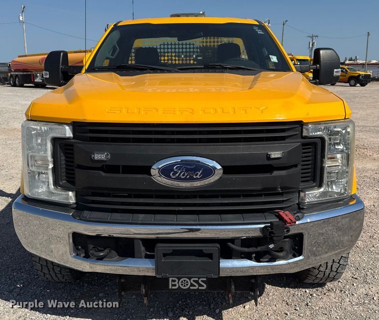 image for item EU2087 2017 Ford F350 Super Duty utility bed pickup truck