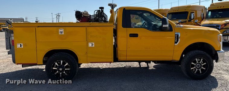 image for item EU2087 2017 Ford F350 Super Duty utility bed pickup truck