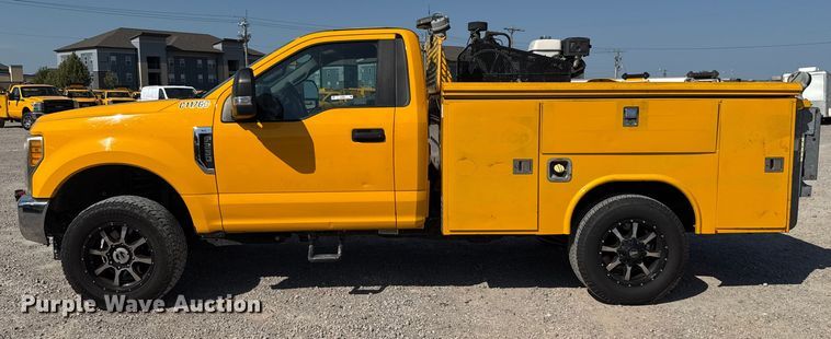 image for item EU2087 2017 Ford F350 Super Duty utility bed pickup truck