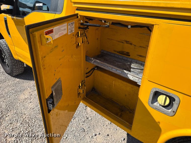 image for item EU2087 2017 Ford F350 Super Duty utility bed pickup truck