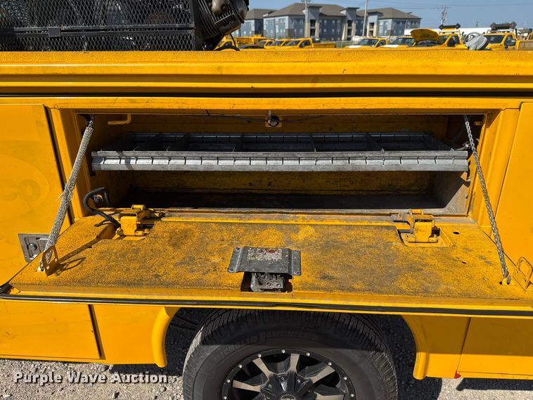 image for item EU2087 2017 Ford F350 Super Duty utility bed pickup truck