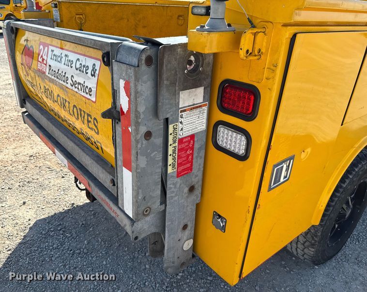 image for item EU2087 2017 Ford F350 Super Duty utility bed pickup truck