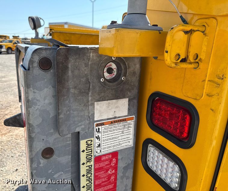 image for item EU2087 2017 Ford F350 Super Duty utility bed pickup truck