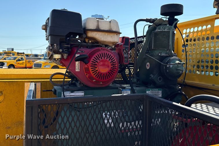 image for item EU2087 2017 Ford F350 Super Duty utility bed pickup truck