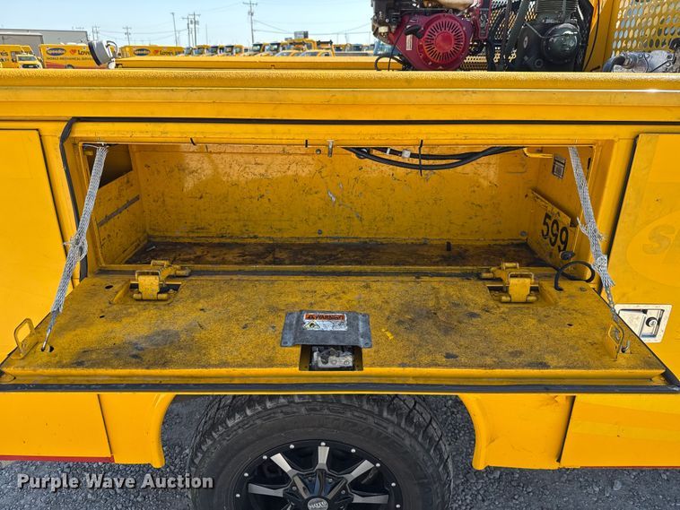 image for item EU2087 2017 Ford F350 Super Duty utility bed pickup truck