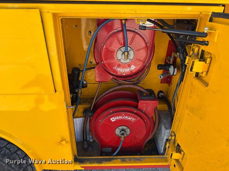 image for item EU2087 2017 Ford F350 Super Duty utility bed pickup truck