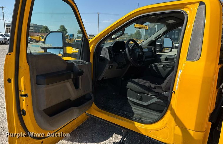 image for item EU2087 2017 Ford F350 Super Duty utility bed pickup truck