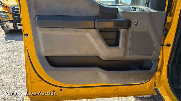 image for item EU2087 2017 Ford F350 Super Duty utility bed pickup truck