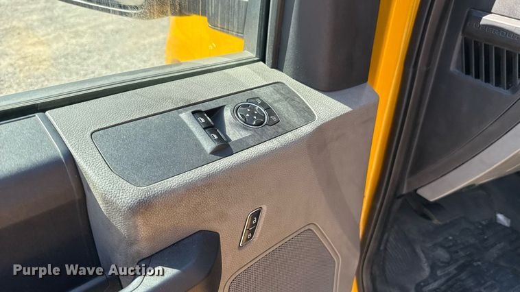 image for item EU2087 2017 Ford F350 Super Duty utility bed pickup truck