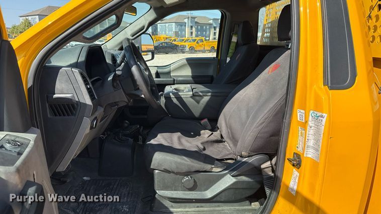 image for item EU2087 2017 Ford F350 Super Duty utility bed pickup truck