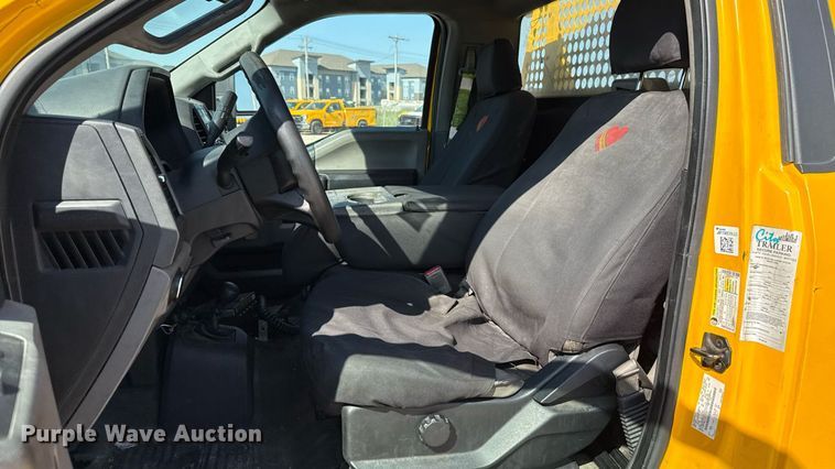 image for item EU2087 2017 Ford F350 Super Duty utility bed pickup truck