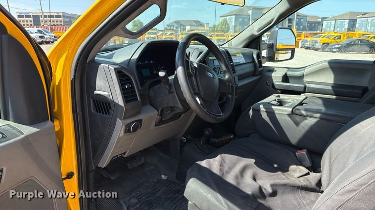 image for item EU2087 2017 Ford F350 Super Duty utility bed pickup truck