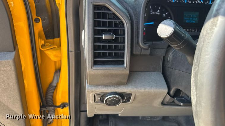 image for item EU2087 2017 Ford F350 Super Duty utility bed pickup truck