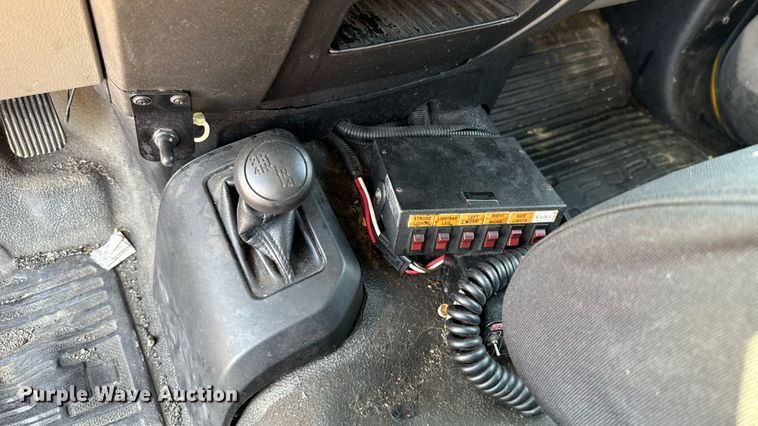 image for item EU2087 2017 Ford F350 Super Duty utility bed pickup truck