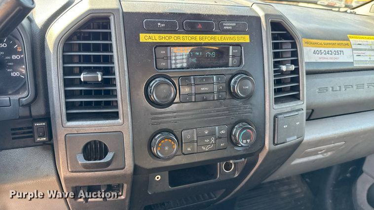 image for item EU2087 2017 Ford F350 Super Duty utility bed pickup truck