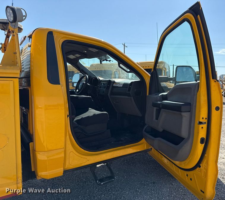 image for item EU2087 2017 Ford F350 Super Duty utility bed pickup truck