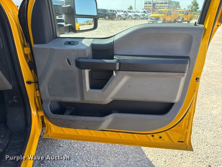 image for item EU2087 2017 Ford F350 Super Duty utility bed pickup truck