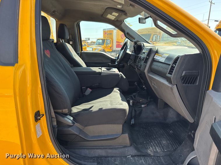 image for item EU2087 2017 Ford F350 Super Duty utility bed pickup truck