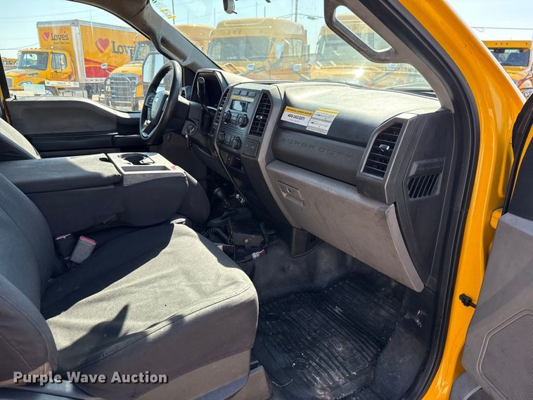 image for item EU2087 2017 Ford F350 Super Duty utility bed pickup truck