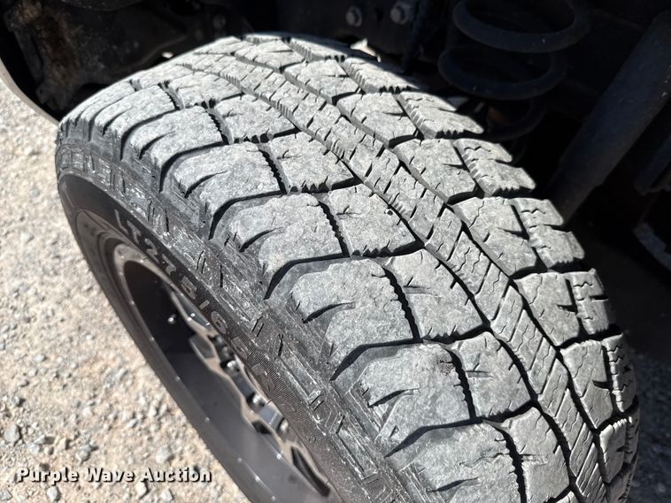 image for item EU2087 2017 Ford F350 Super Duty utility bed pickup truck