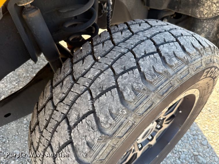 image for item EU2087 2017 Ford F350 Super Duty utility bed pickup truck