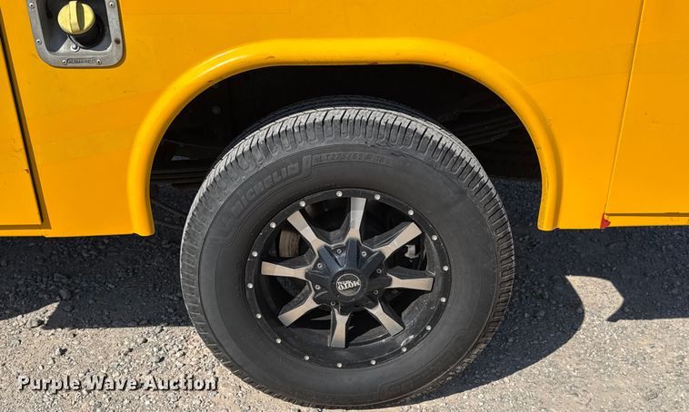 image for item EU2087 2017 Ford F350 Super Duty utility bed pickup truck