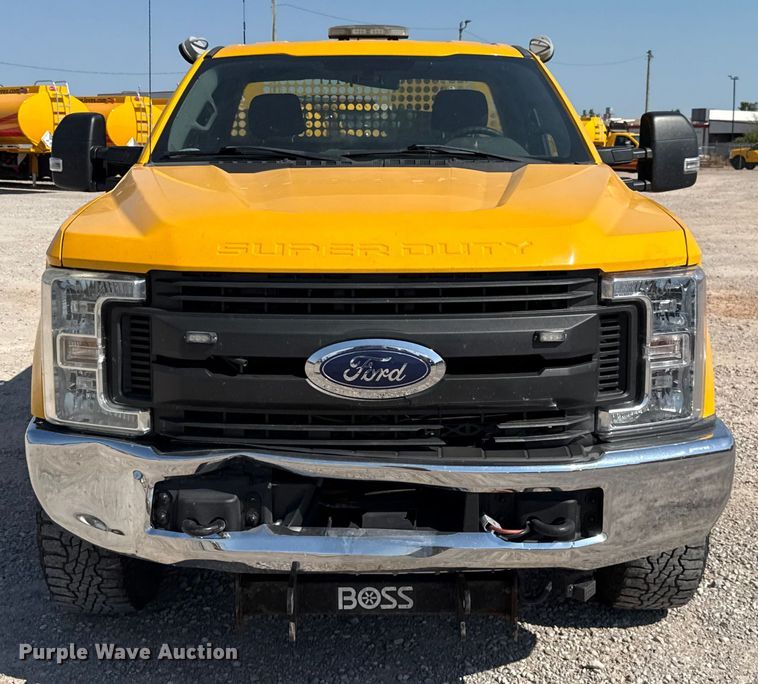 image for item EU2088 2017 Ford F350 Super Duty  utility bed pickup truck