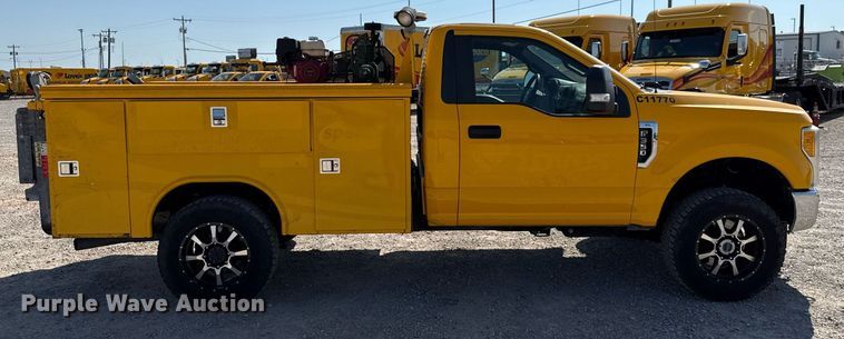 image for item EU2088 2017 Ford F350 Super Duty  utility bed pickup truck