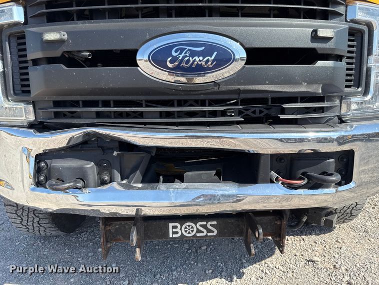 image for item EU2088 2017 Ford F350 Super Duty  utility bed pickup truck