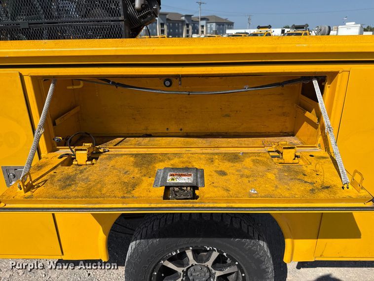 image for item EU2088 2017 Ford F350 Super Duty  utility bed pickup truck