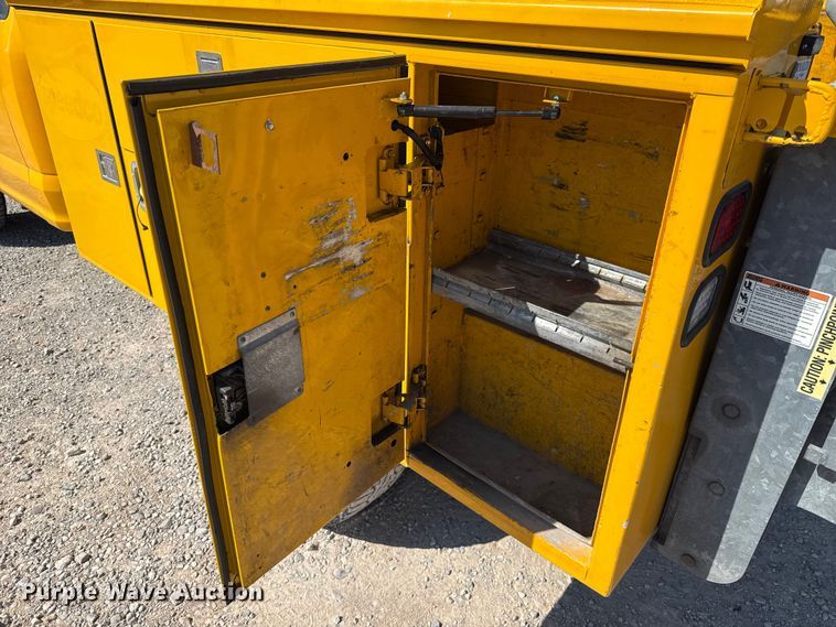 image for item EU2088 2017 Ford F350 Super Duty  utility bed pickup truck