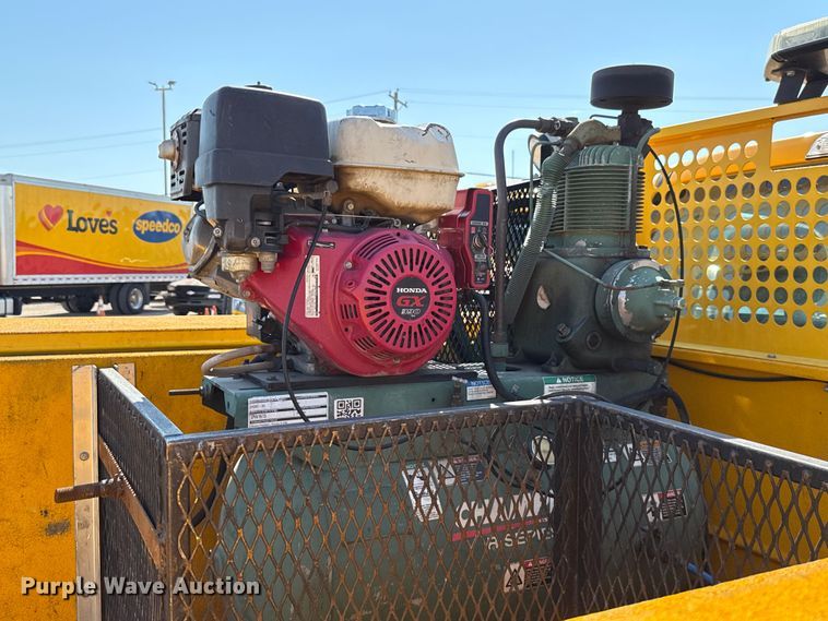 image for item EU2088 2017 Ford F350 Super Duty  utility bed pickup truck