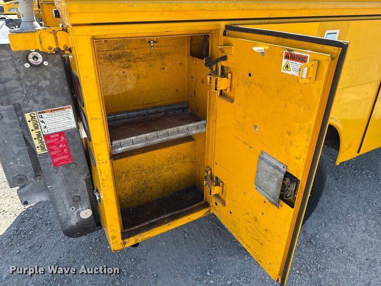 image for item EU2088 2017 Ford F350 Super Duty  utility bed pickup truck