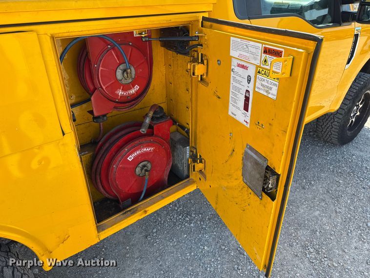 image for item EU2088 2017 Ford F350 Super Duty  utility bed pickup truck