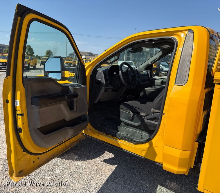 image for item EU2088 2017 Ford F350 Super Duty  utility bed pickup truck