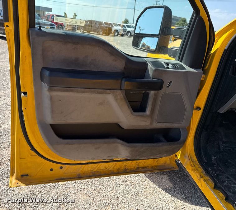 image for item EU2088 2017 Ford F350 Super Duty  utility bed pickup truck